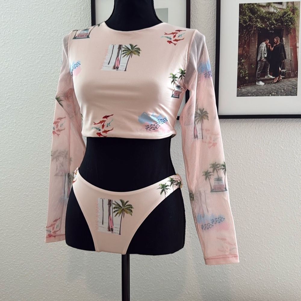 Beautiful two pieces bathing suit 👙.